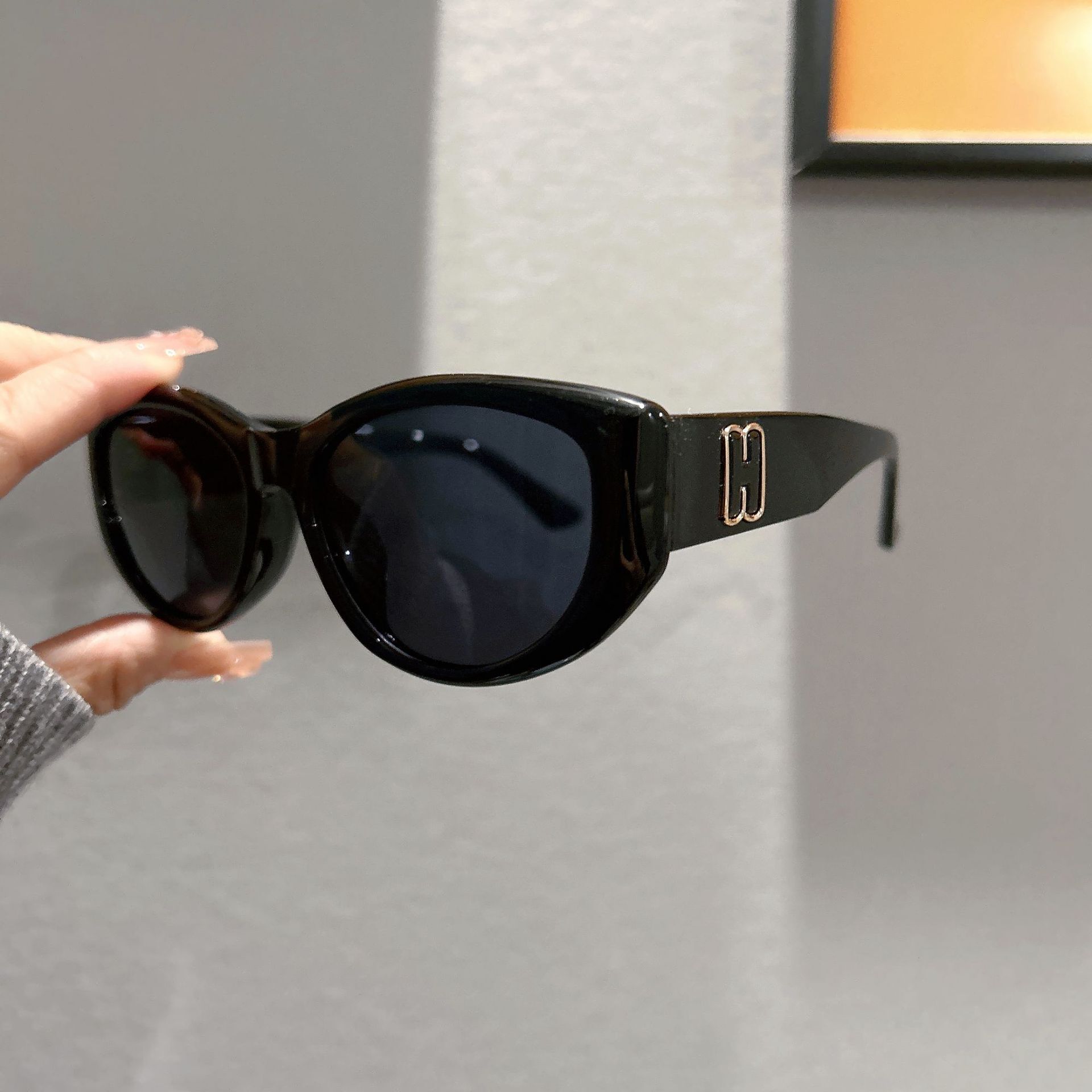 Luxury brands designer 2026 New Womens Korean Style Cat-Eye Sunglasses Small Frame TR Polarized UV400 Anti-UV with H Letter Logo Streetwear Shades for