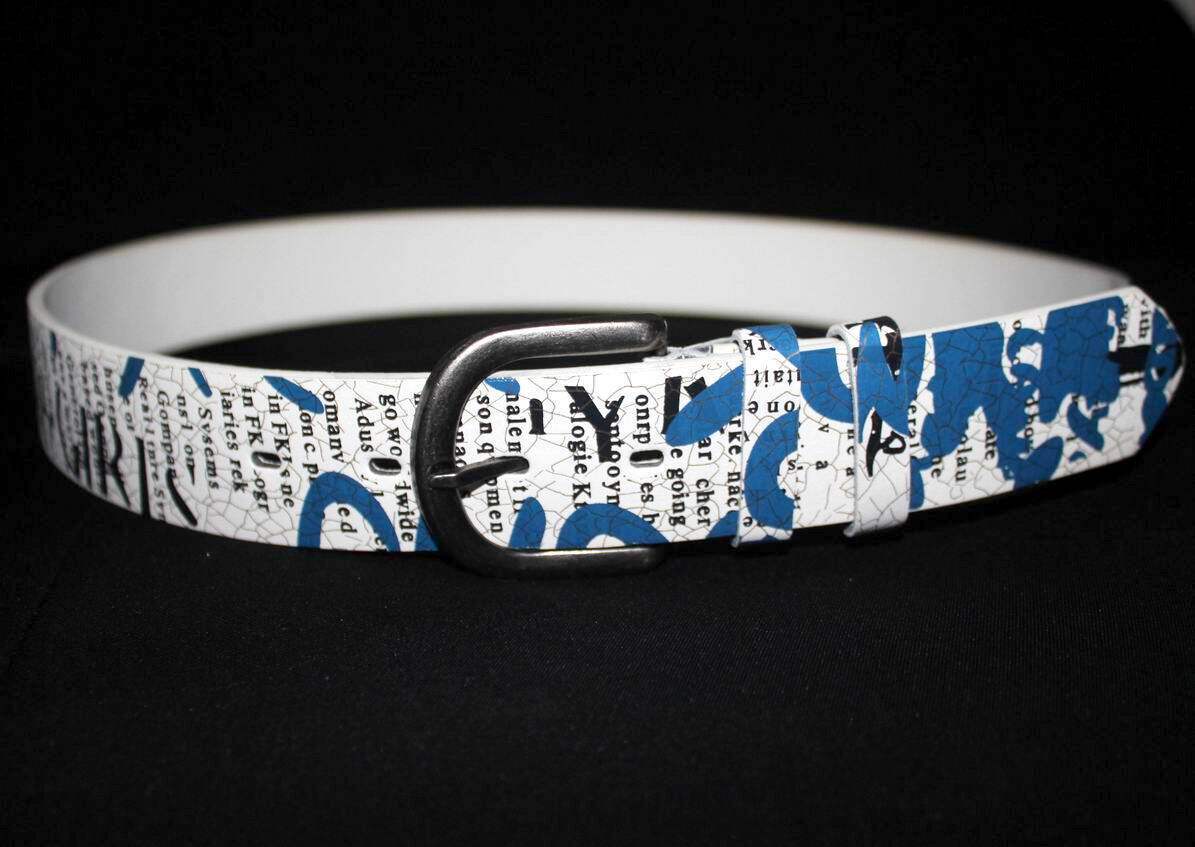 Versatile mens belt personalized casual leather Korean style trendy letter graffiti buckle punk retro blue 240401