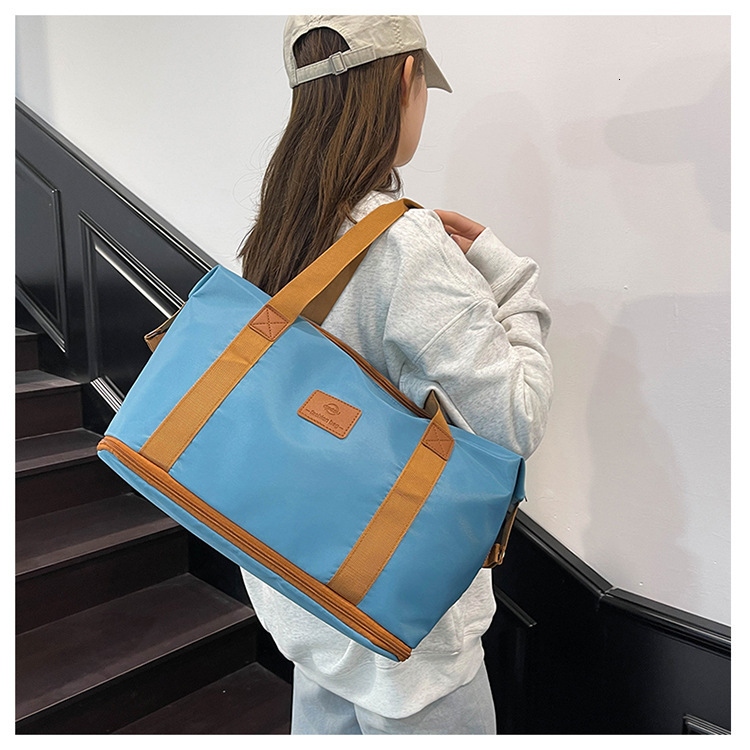 Expandable Travel Duffle Bag Water Resistant Gym Weekender With Shoe Compartment Foldable Overnight Bag For Business Trip Gym Workout And Hospital Mat