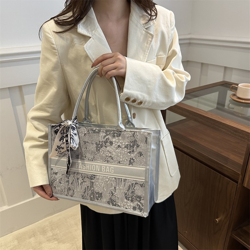 luxury designer bag 2026 New Women's Large Capacity Tote Bag, Fashion Embroidery Shoulder Underarm Purse, High-End Commuter Casual Handbag