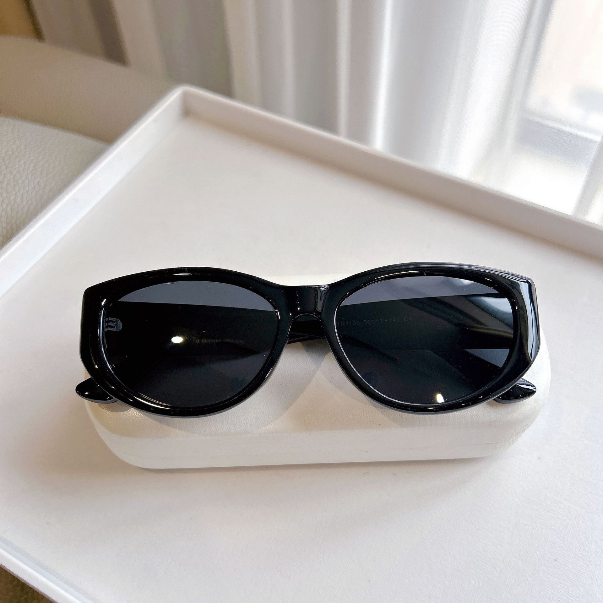 Luxury brands designer 2026 New Womens Korean Style Cat-Eye Sunglasses Small Frame TR Polarized UV400 Anti-UV with H Letter Logo Streetwear Shades for