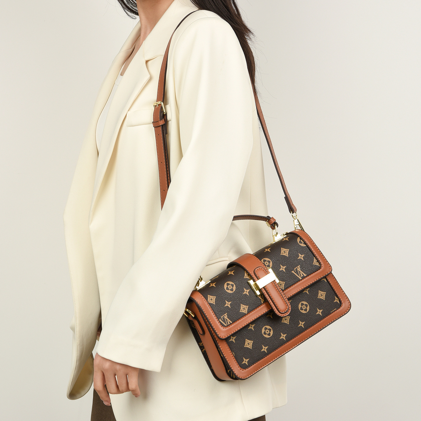 OULAIMEIZI 2026 hot light luxury retro designer flap bag classic printed cross body bag fashionable and versatile shoulder bag for women