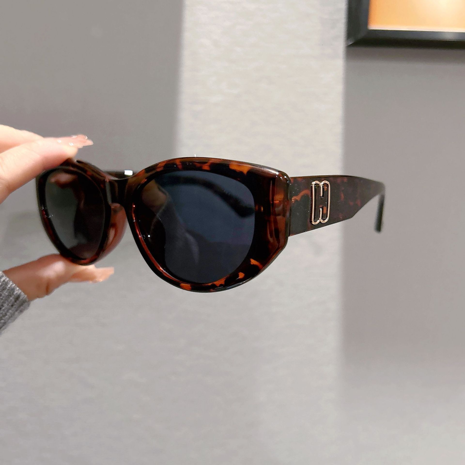 Luxury brands designer 2026 New Womens Korean Style Cat-Eye Sunglasses Small Frame TR Polarized UV400 Anti-UV with H Letter Logo Streetwear Shades for