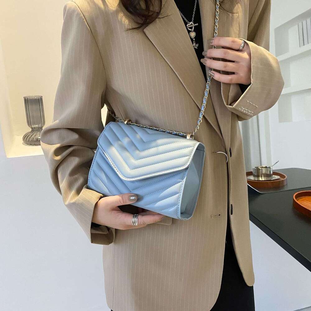 New chain for women, casual small square with textured stitching, Korean-style shoulder bag, fashionable and versatile women's bag