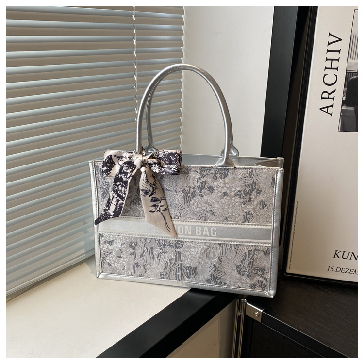 luxury designer bag 2026 New Women's Large Capacity Tote Bag, Fashion Embroidery Shoulder Underarm Purse, High-End Commuter Casual Handbag