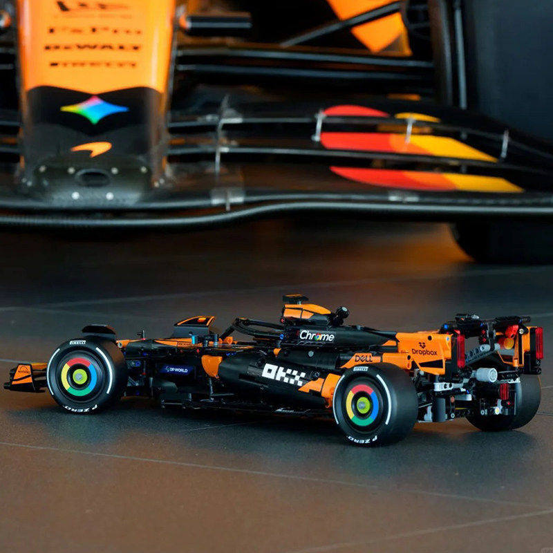 Cross-border new set of building blocks - mechanical group 42228 - McLaren F1 racing car assembly toy gift