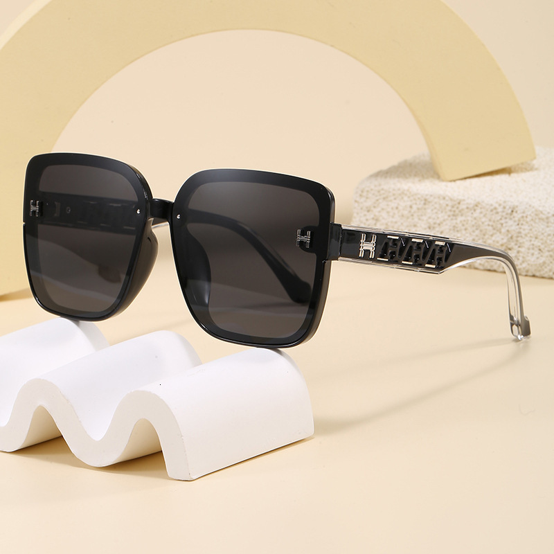 Luxury brands designer 2026 New Womens Elegant Polarized Sunglasses Oversized Square Black Frame with Clear Letter Temple UV400 Anti-UV Streetwear Sha