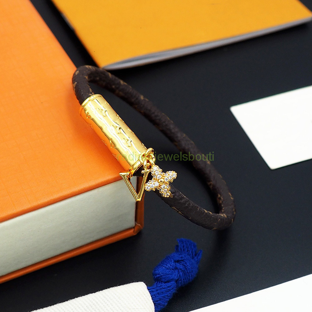 Lvs Braclet Designer Bracelet Silver Jewelry Old Flower Leather Four-Leaf Flowe…
