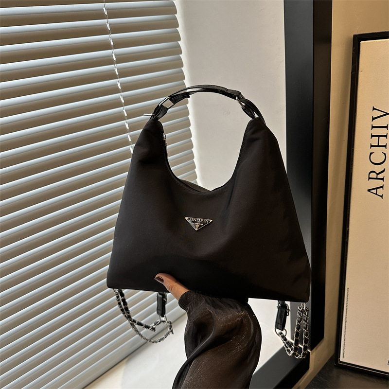 2026 New Versatile Luxury Trendy Designer Tote Bag Large Capacity Commuter Leisure Shoulder Bag for Women