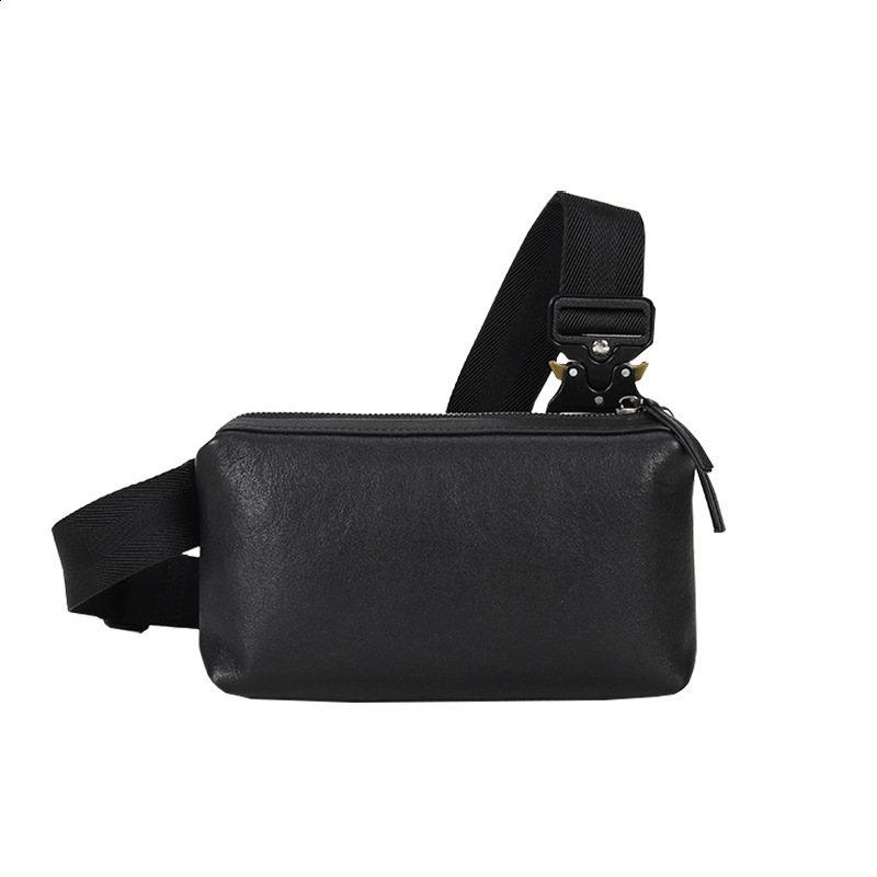 Trendy mens crossbody bag made of vegetable-tanned top-layer cowhide mens shoulder bag casual mens small chest bag 260507