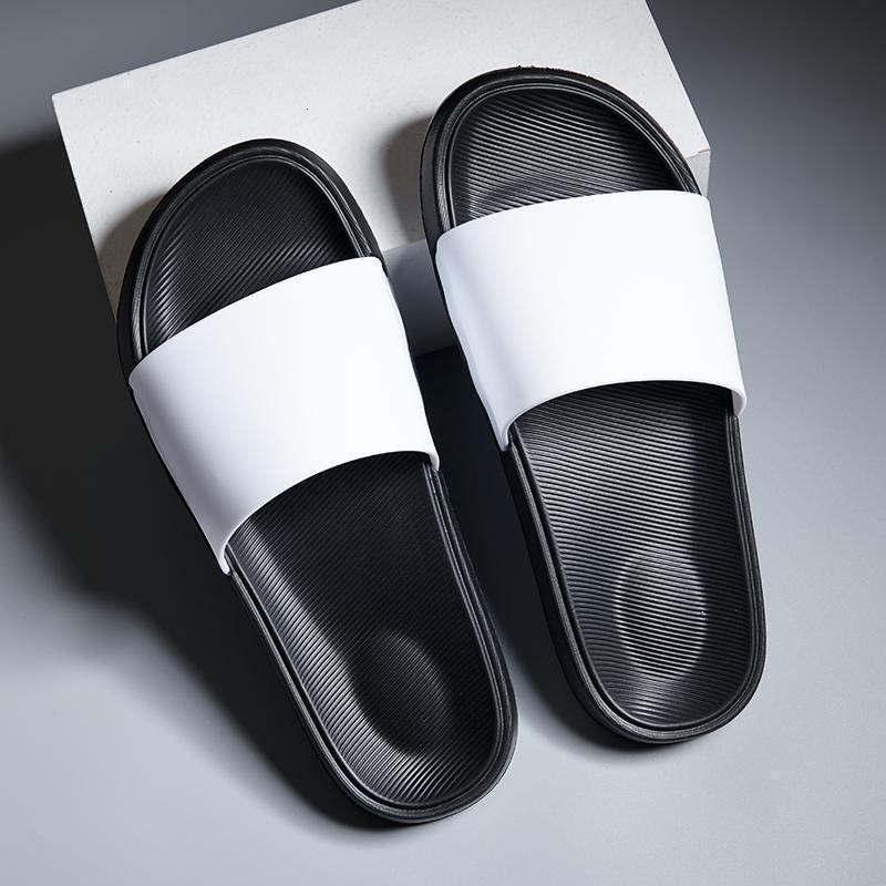 Mens Fashion Gifts Fashion Solid Color Slide Slippers With Metallic Horse Detail Comfortable Cushioned Sole For Indoor And Outdoor Use