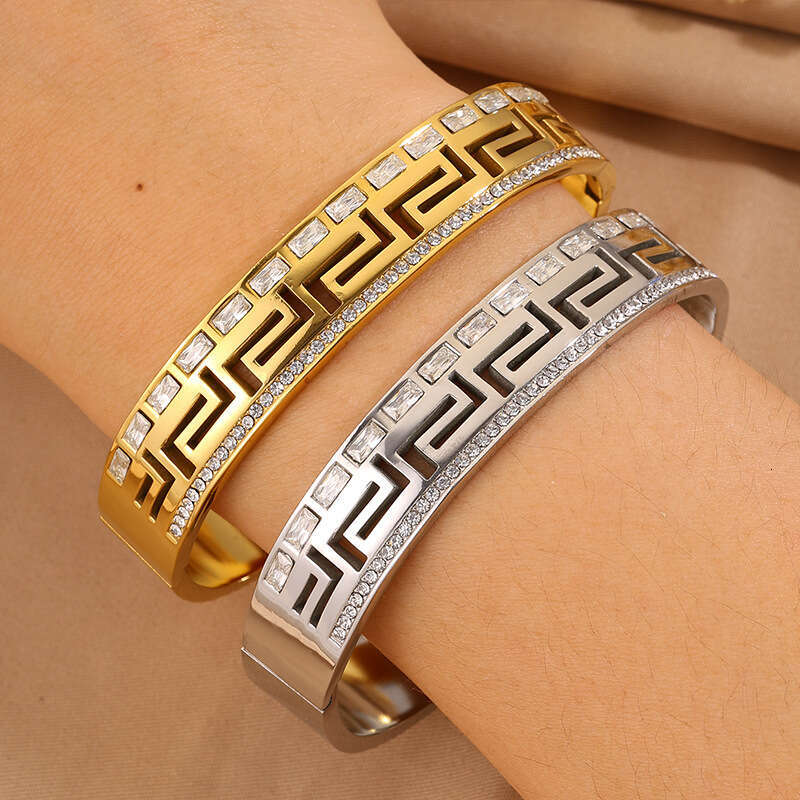 Luxury High-End Designer Jewelry Vintage Great Wall Pattern Titanium Bracelet, Non-Fading, European And American 18K Diamond-Encrusted Stainless Steel