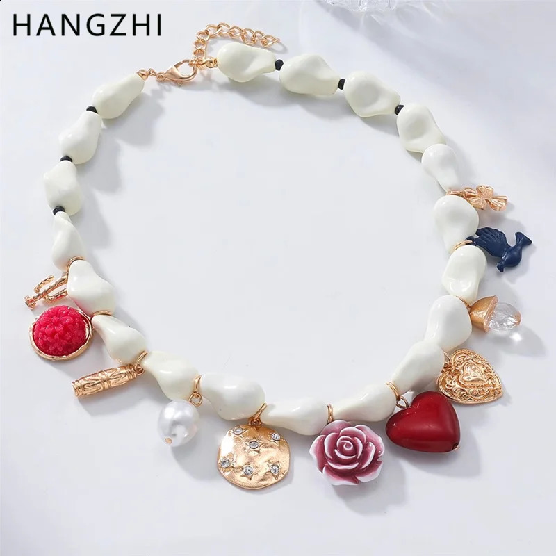 HANGZHI Exaggerated Resin Flower Heart Bead Pendant Necklace Vintage Multi-element Chunky Charms Jewelry for Women 260515 - view 3