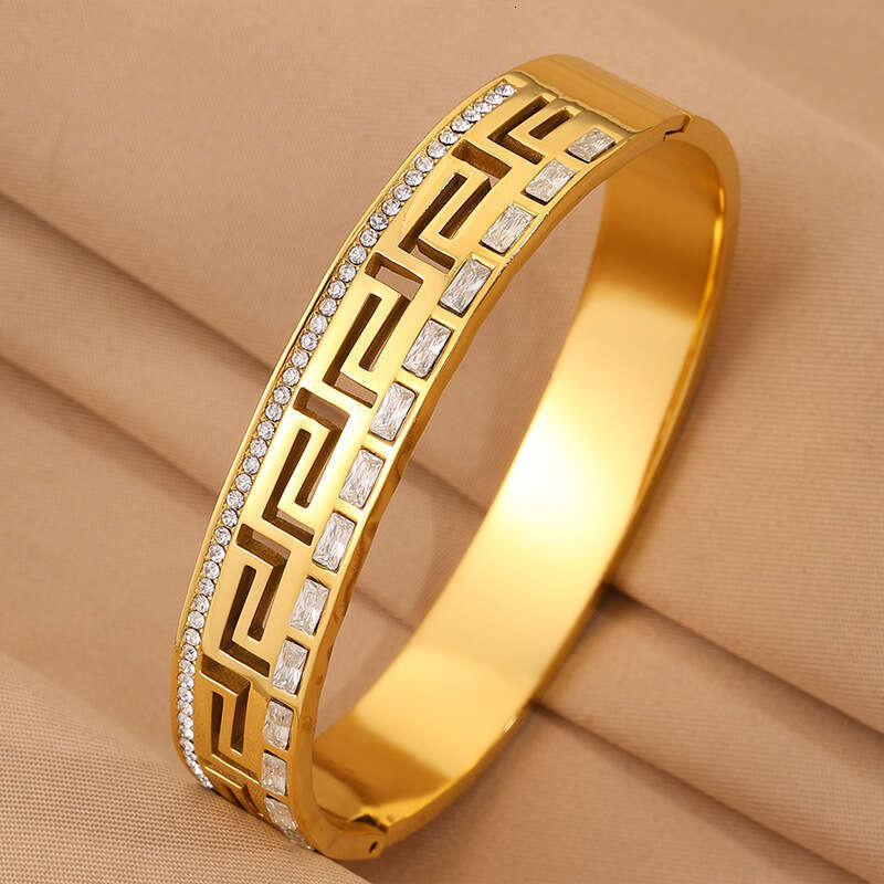 Luxury High-End Designer Jewelry Vintage Great Wall Pattern Titanium Bracelet, Non-Fading, European And American 18K Diamond-Encrusted Stainless Steel - view 4