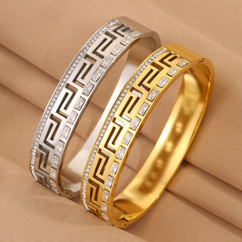 Luxury High-End Designer Jewelry Vintage Great Wall Pattern Titanium Bracelet, Non-Fading, European And American 18K Diamond-Encrusted Stainless Steel - view 3