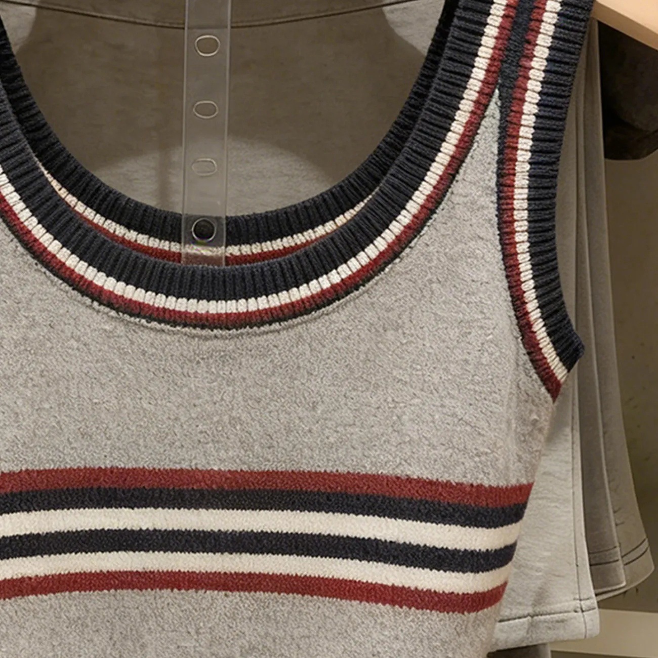 Designer vest fashionable women's short sleeved shirt Striped color blocked ice silk knitted tank for women new summer style sleeveless versatile