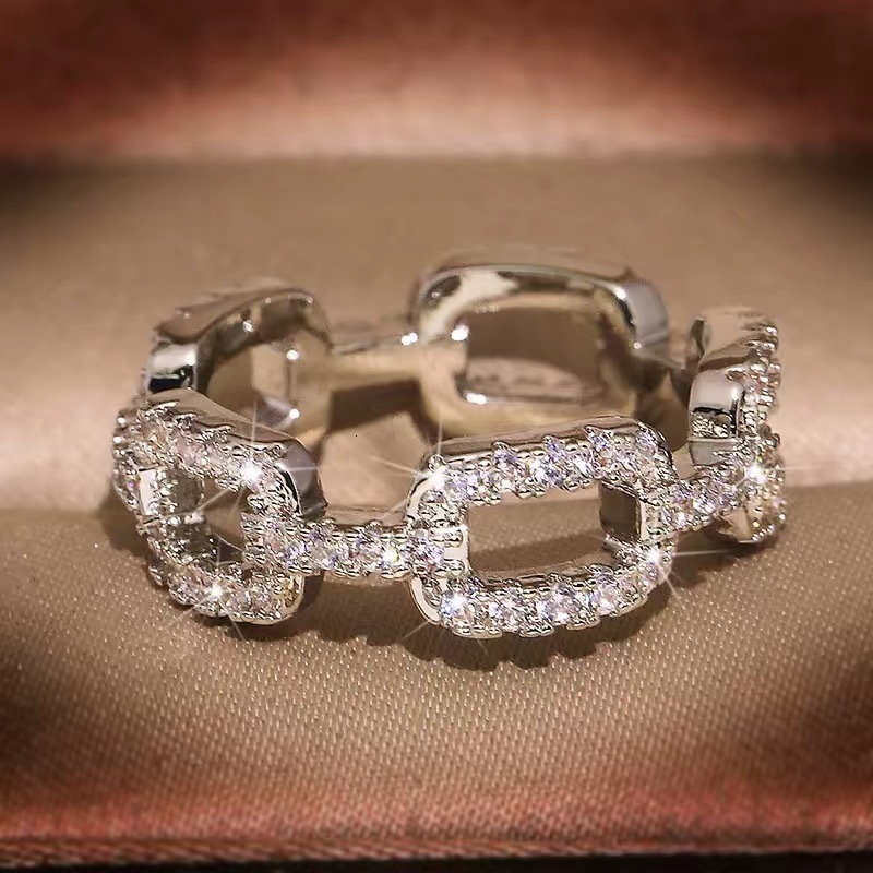 Designer Luxury Jewelry Hollow Geometric Ring Inlaid With Zircon Suitable For Women. Full Of Zirconia Light Inlaid With Diamonds Closed Ring Brand Acc