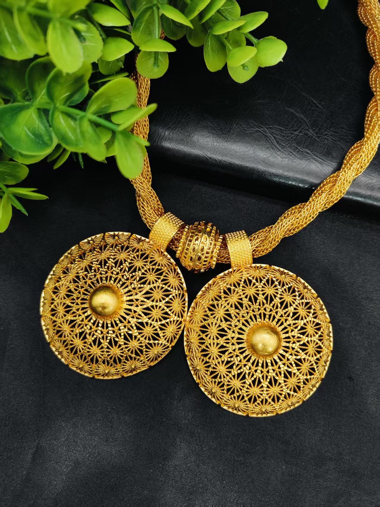 Fashionable lady's gold jewelry set - 6-piece set. Gift for Middle East and Dubai festivals. Ethiopian bride's necklaces, earrings, bracelet