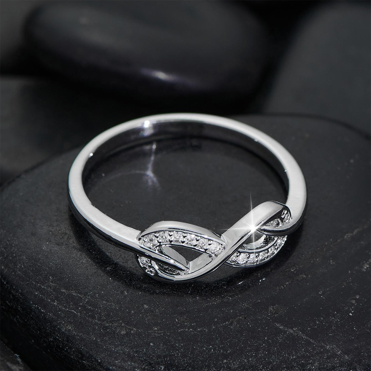 Luxury Jewelry Diamond Letter Bracelet Number 8 Luxury Minimalist Style Women's Fashion Classic Bracelet Exclusive Elegant Accessories