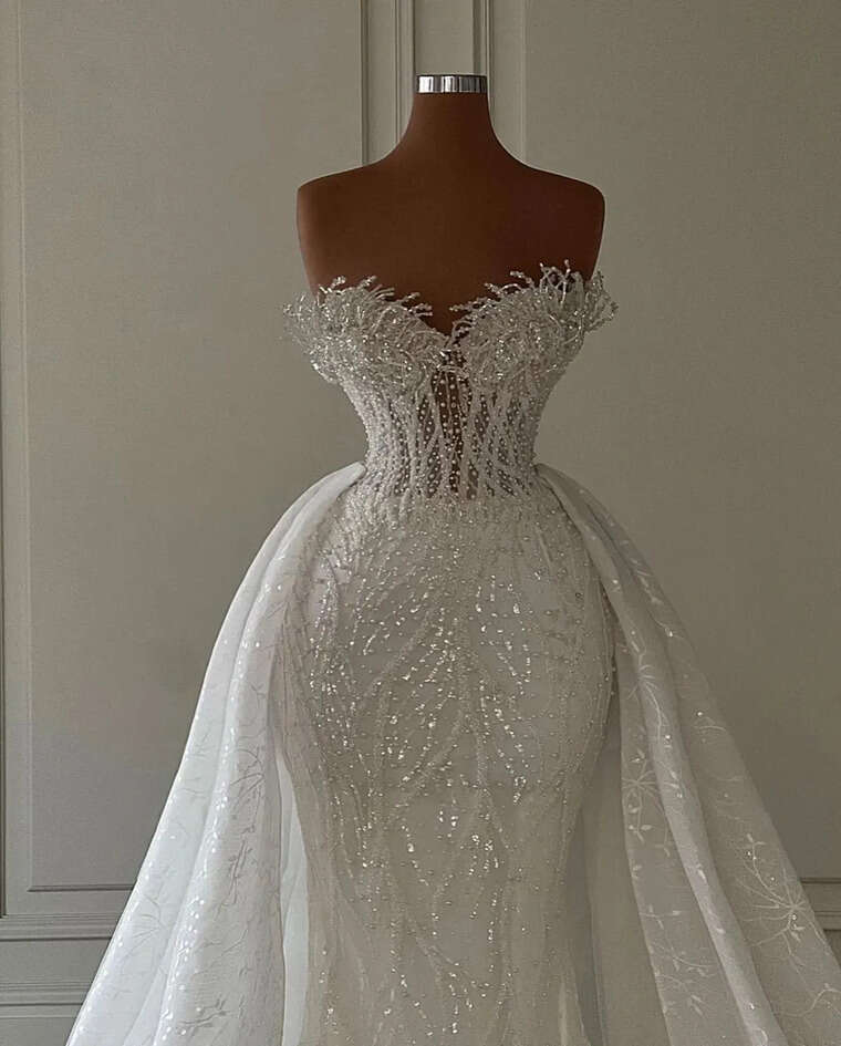 Glamorous Lace Bridal Gowns Strapless Pearls Wedding Dress Custom Made Sequined with Detachable Train Bride Dresses Vestido de novia