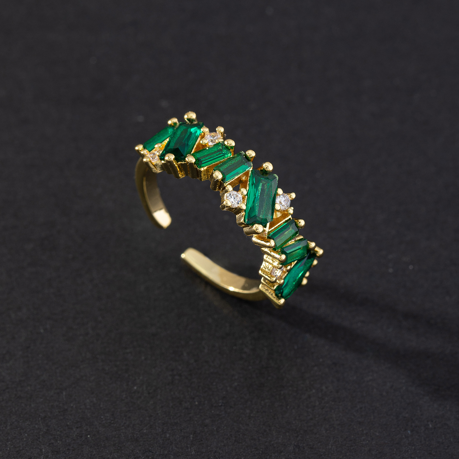 Classic Luxury Jewelry Retro Grandmother Emerald Ring Zircon Snake Shaped Metal Ring Elegant Design Ladies' Open-end Ring Brand Accessories