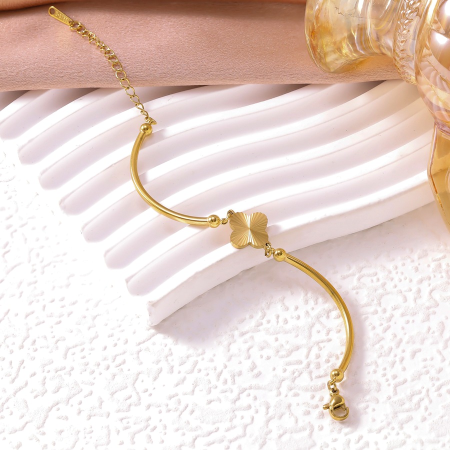 Cross-border trendy new light luxury fashion engraved four-leaf clover for women, versatile stainless steel bracelet - view 3