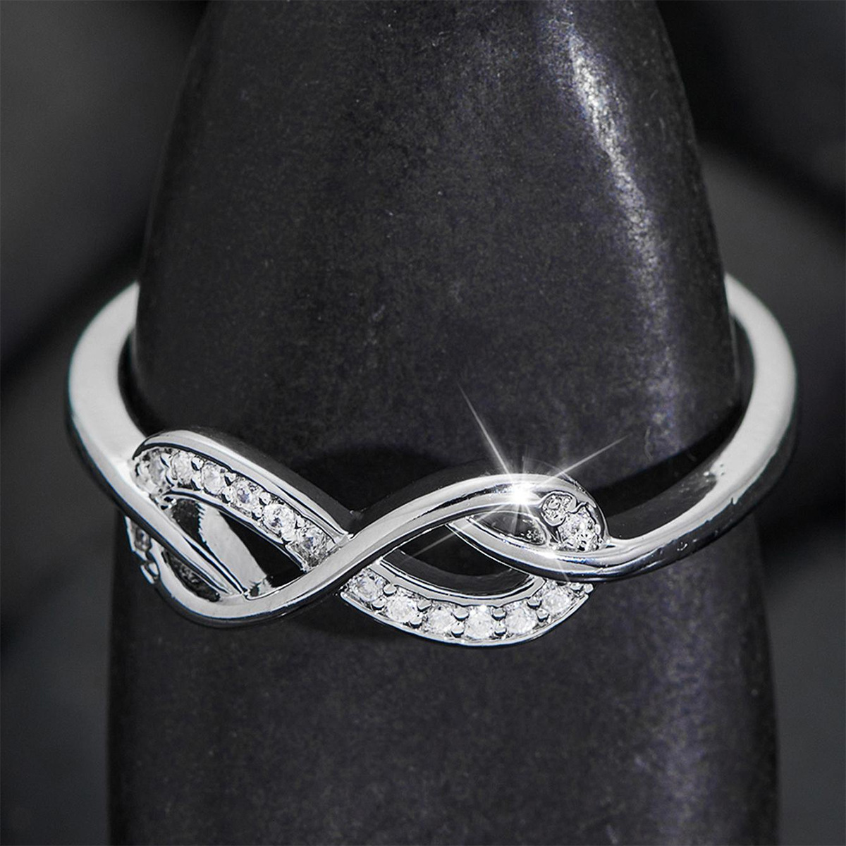Luxury Jewelry Diamond Letter Bracelet Number 8 Luxury Minimalist Style Women's Fashion Classic Bracelet Exclusive Elegant Accessories
