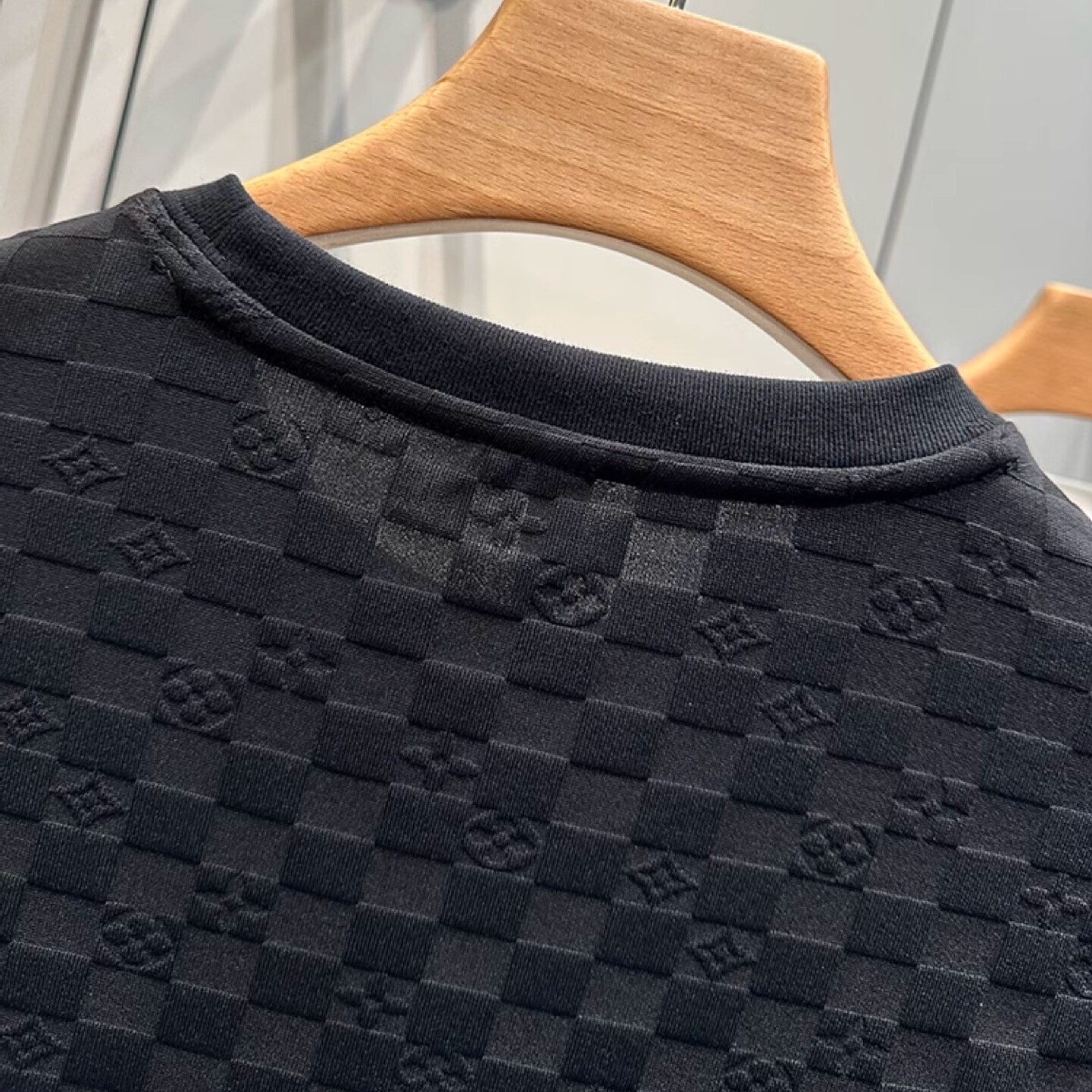 Luxury Business Men's Designer T-shirt With Grid Plus Size Loose Short Sleeved Outdoor Casual Men's Lightweight Luxury Elegant Solid Color S