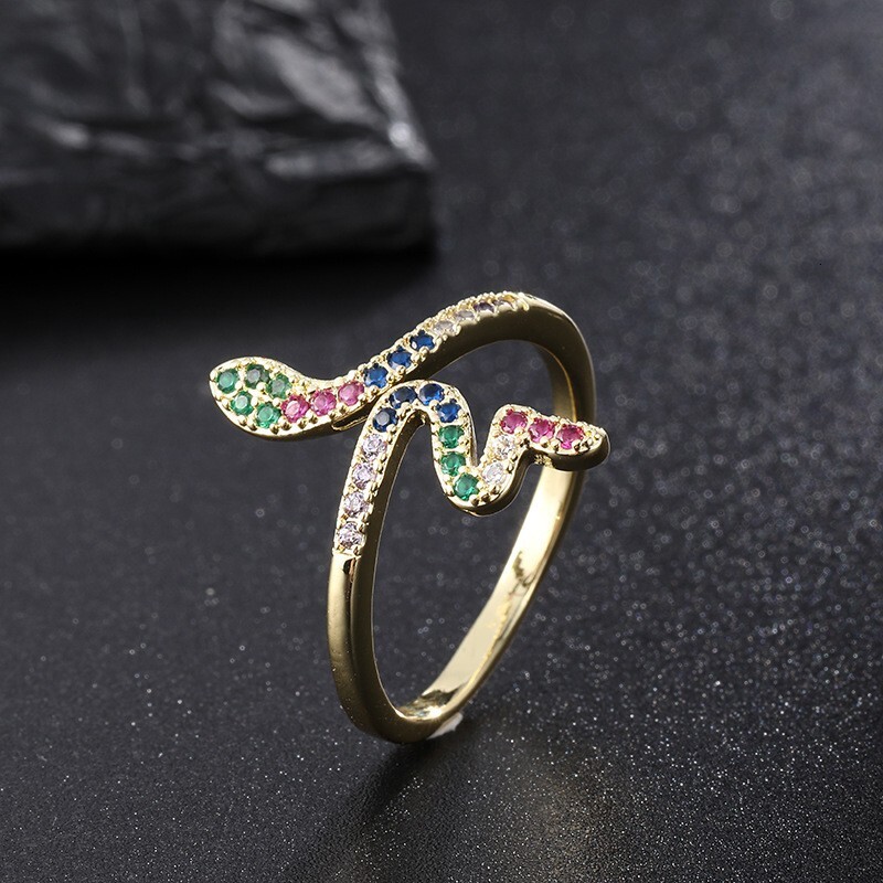 Classic Luxury Jewelry Retro Grandmother Emerald Ring Zircon Snake Shaped Metal Ring Elegant Design Ladies' Open-end Ring Brand Accessories