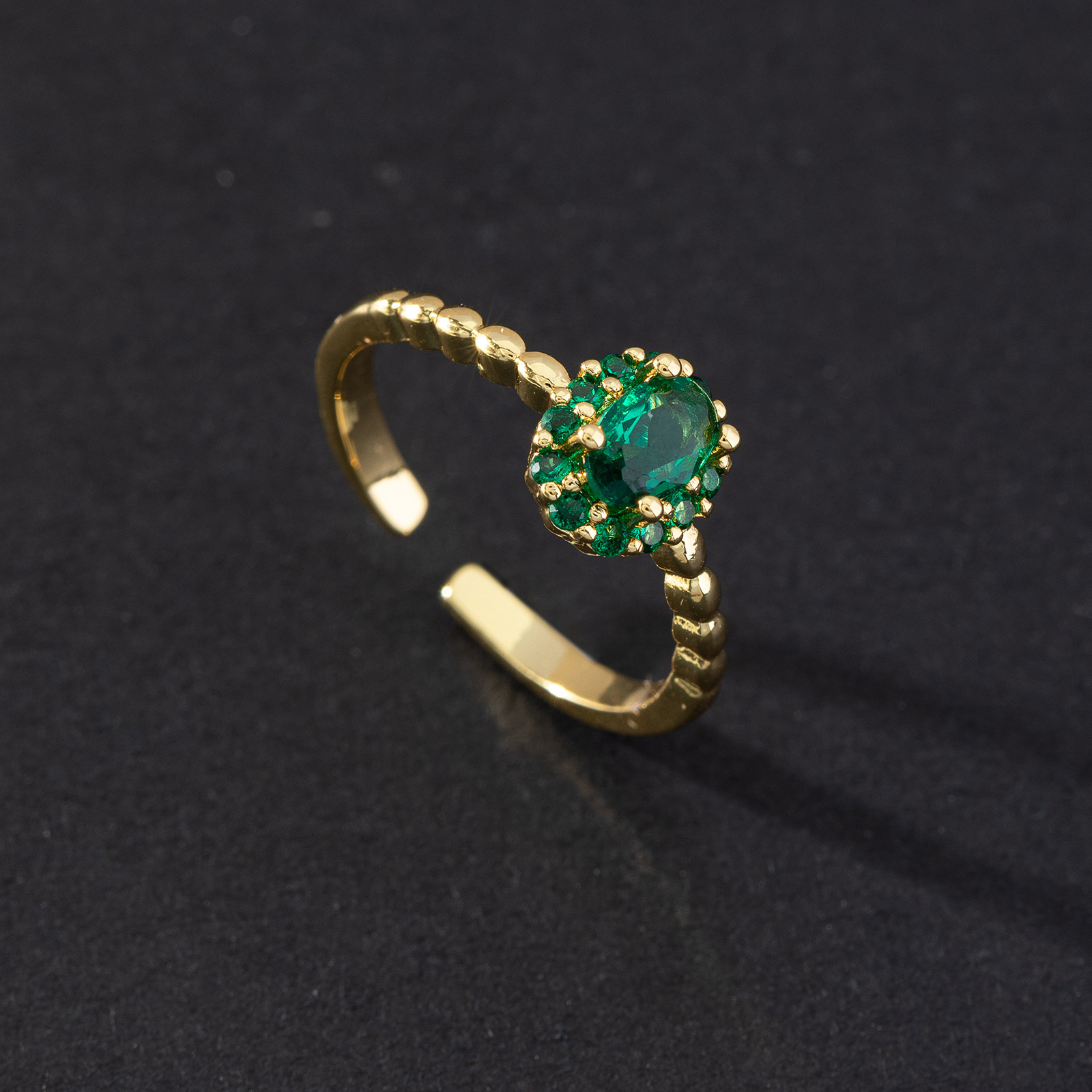 Classic Luxury Jewelry Retro Grandmother Emerald Ring Zircon Snake Shaped Metal Ring Elegant Design Ladies' Open-end Ring Brand Accessories