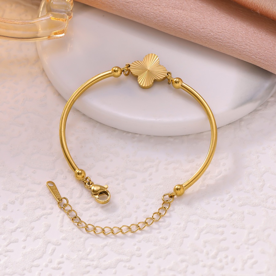 Cross-border trendy new light luxury fashion engraved four-leaf clover for women, versatile stainless steel bracelet - view 4