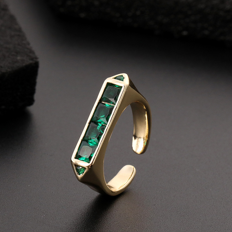 Classic Luxury Jewelry Retro Grandmother Emerald Ring Zircon Snake Shaped Metal Ring Elegant Design Ladies' Open-end Ring Brand Accessories