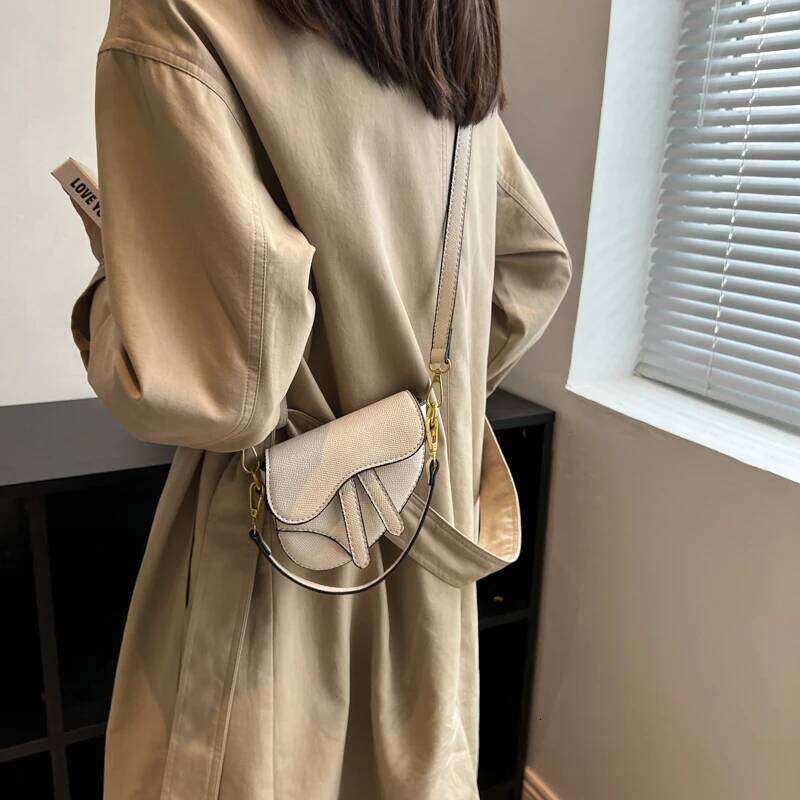 Ladies' fashionable and high-end versatile crossbody saddle bag, solid color adjustable shoulder strap - view 5