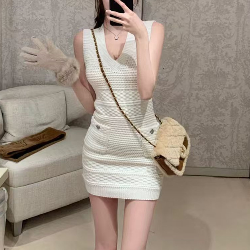 Designer Women's Long Skirt Fashion Tight Skirt Elegant new style with a rich heiress vibe knitted vest dress knitted short skirt for women