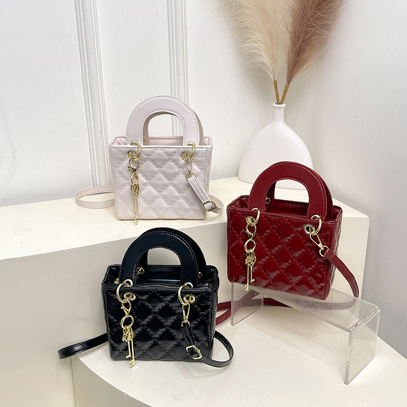 Fashion Texture Rhombus Portable Small Square Women's New Foreign Style Shoulder Commuter Crossbody Bag