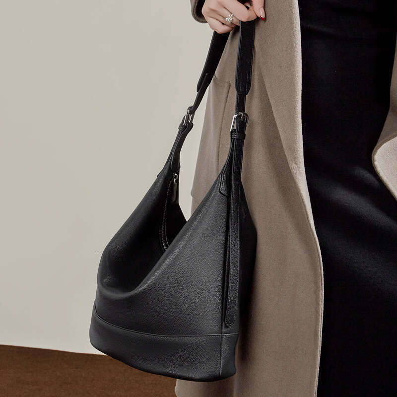 Top Layer Cowhide Genuine Leather Large Capacity Commuter Crossbody Bucket Bag, Niche Light Luxury High-End Versatile New Design SENYY