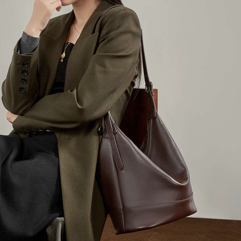 Top Layer Cowhide Genuine Leather Large Capacity Commuter Crossbody Bucket Bag, Niche Light Luxury High-End Versatile New Design SENYY