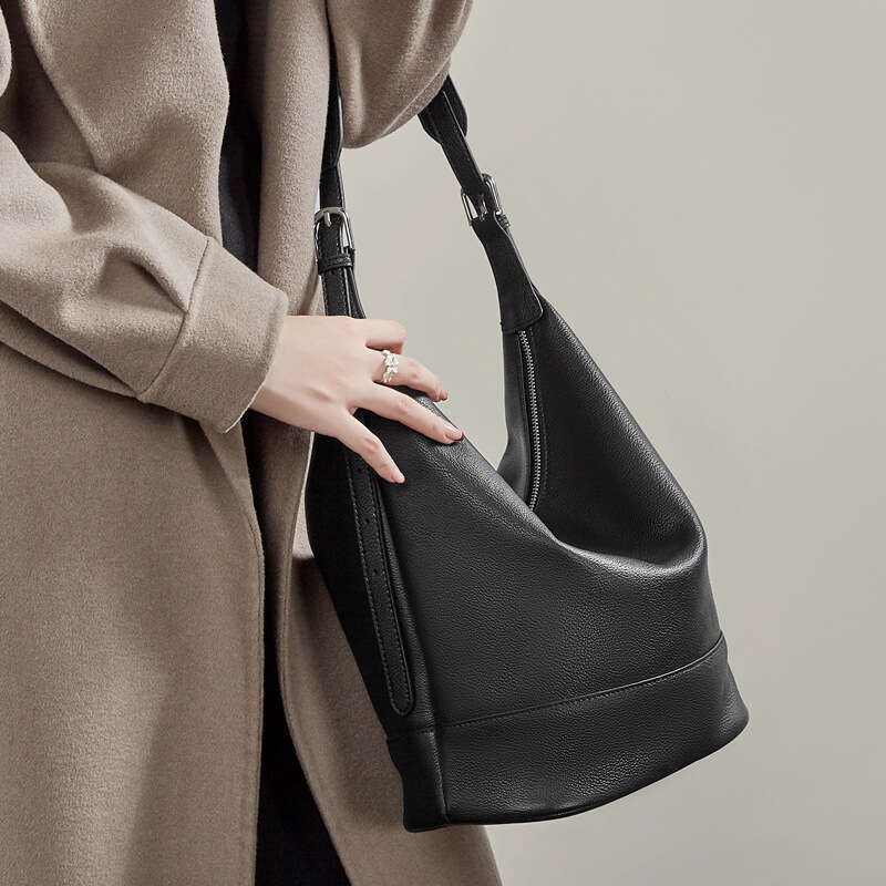 Top Layer Cowhide Genuine Leather Large Capacity Commuter Crossbody Bucket Bag, Niche Light Luxury High-End Versatile New Design SENYY