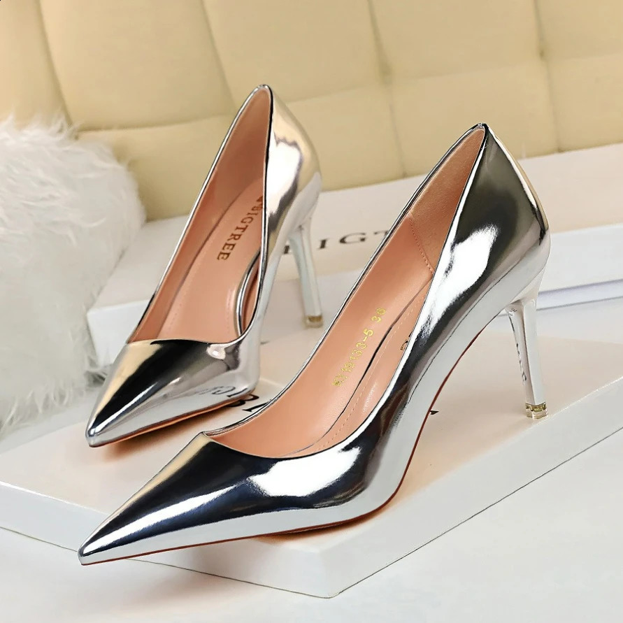 Women Patent Leather Pumps Stiletto High Heels Low Heels Female Wedding Shoes Mteallic Silver Gold Sparkly Shoes Plus Size 43 260518