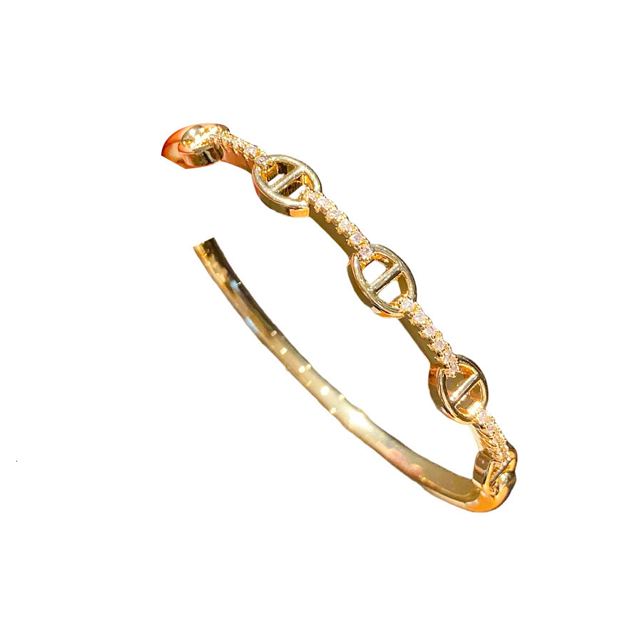 Designer Bracelet 2026 New Fashion Accessories High Quality Bracelet Real Gold Plated Zircon Pig Nose Clasp Bracelet Light Fashionable Temperament