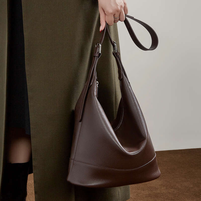 Top Layer Cowhide Genuine Leather Large Capacity Commuter Crossbody Bucket Bag, Niche Light Luxury High-End Versatile New Design SENYY