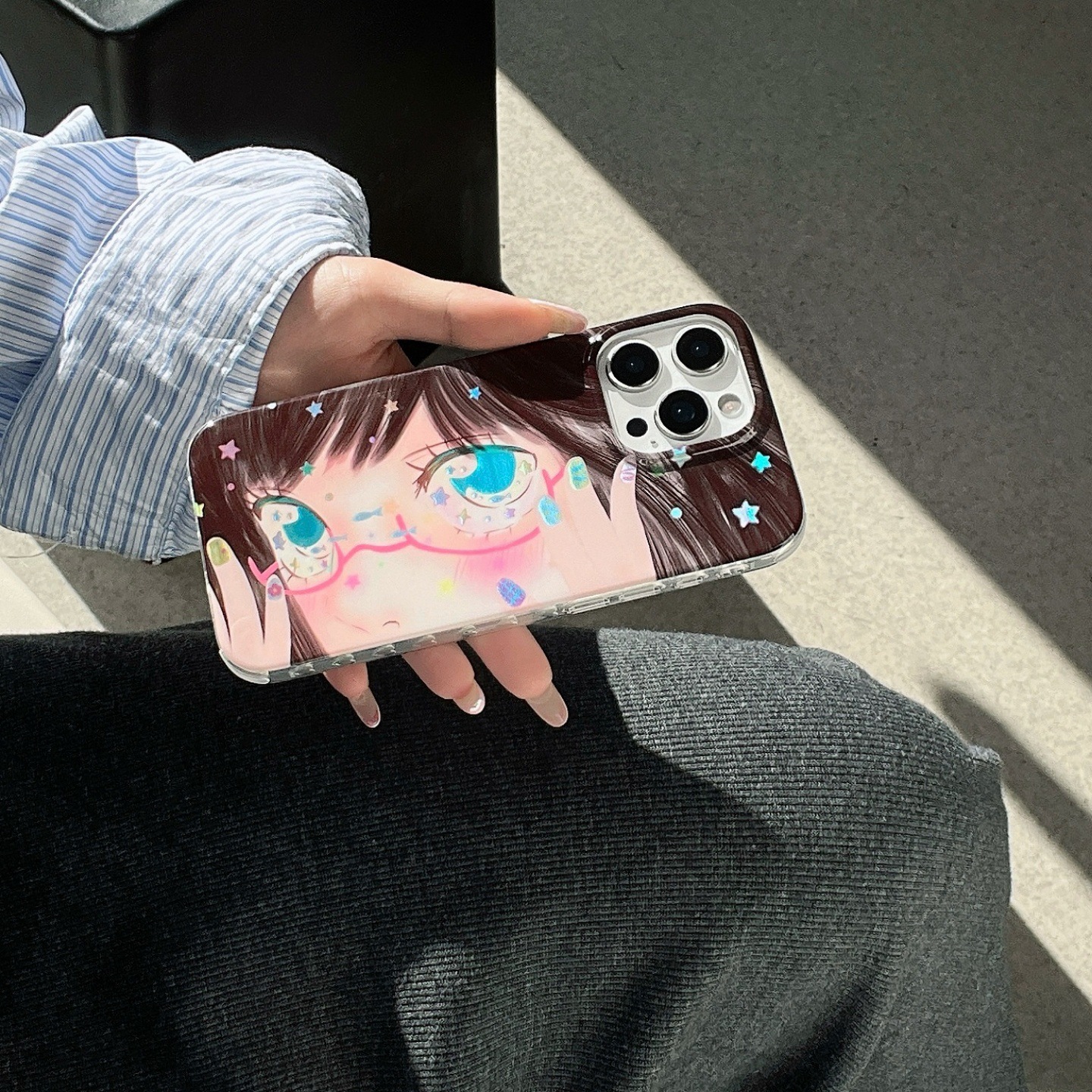 Comic glasses and nail art girl phone case suitable iPhone 15 Pro Max, Apple 16, 14/13 protective cover for women