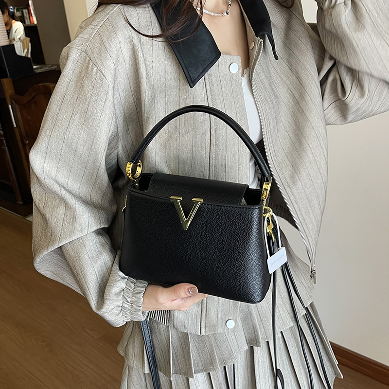 Free shipping new style temperament shoulder bag lychee pattern fashionable simple hand-held small square bag versatile three-dimensional popular cros