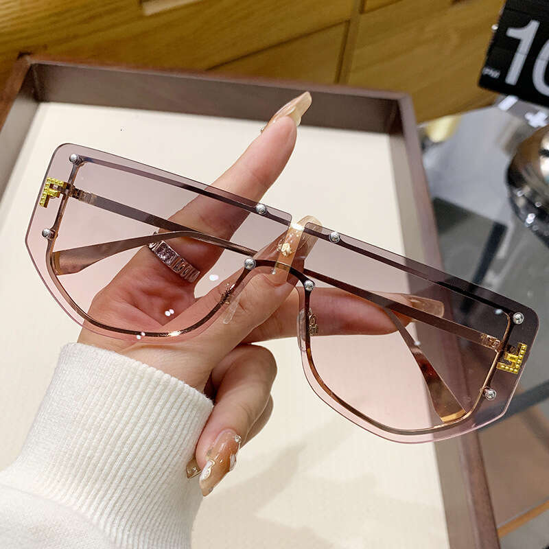 Luxury Brand Designer Sunglasses Luxury Brand Designer Jewelry European And American Internet Celebrity Gold Thick Chain Double D Letter Steel Necklac