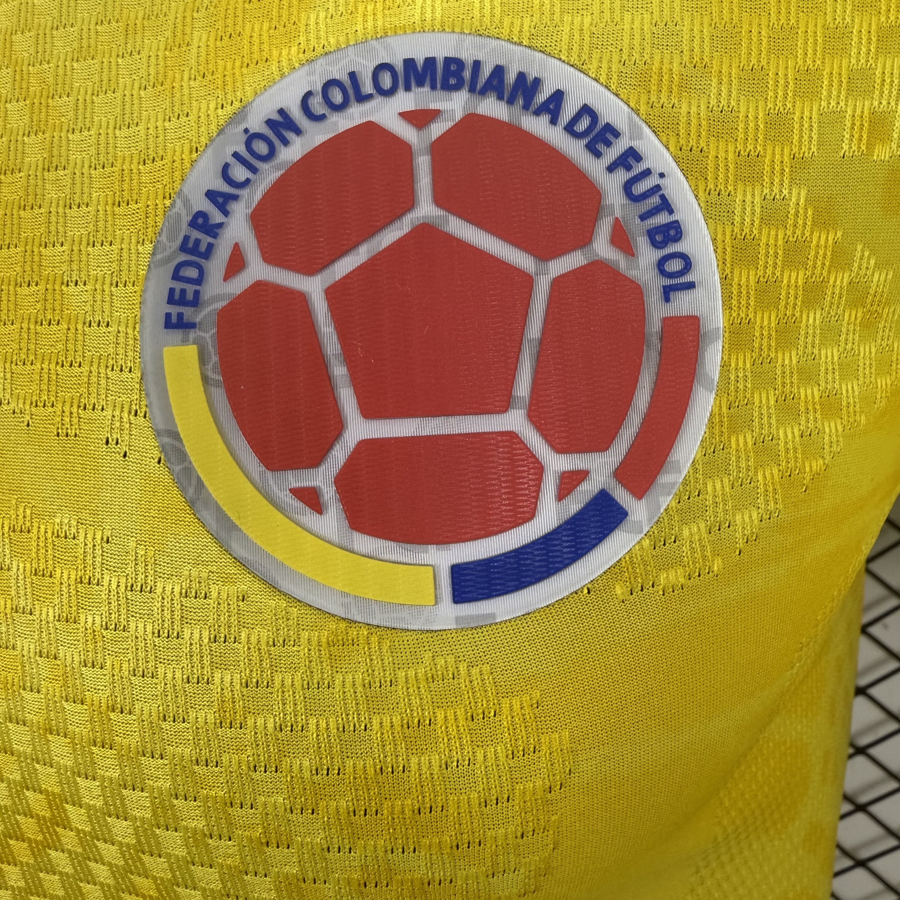 Cheap 2026 World Cup Colombia home Player Version Jerseys High Quality Quick Dry Breathable Men Classic yellow Football kits Soccer jerseys S-4XL