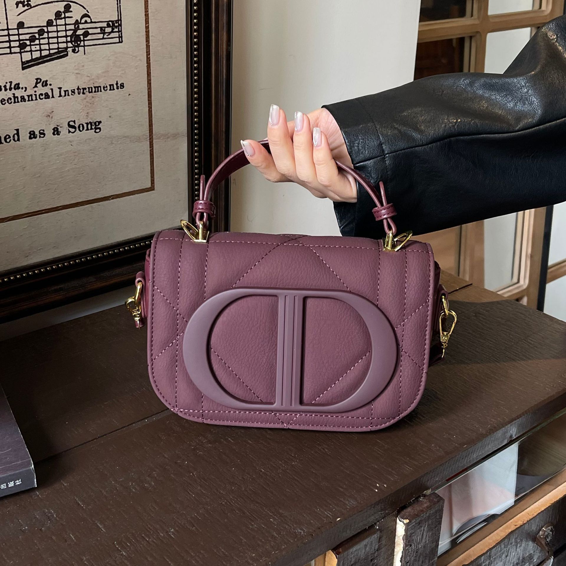 Designer bag Versatile Quilted Saddle Bags Retro Light Luxury High-End Single Shoulder Crossbody Style Handbag Small Square Bag - view 4