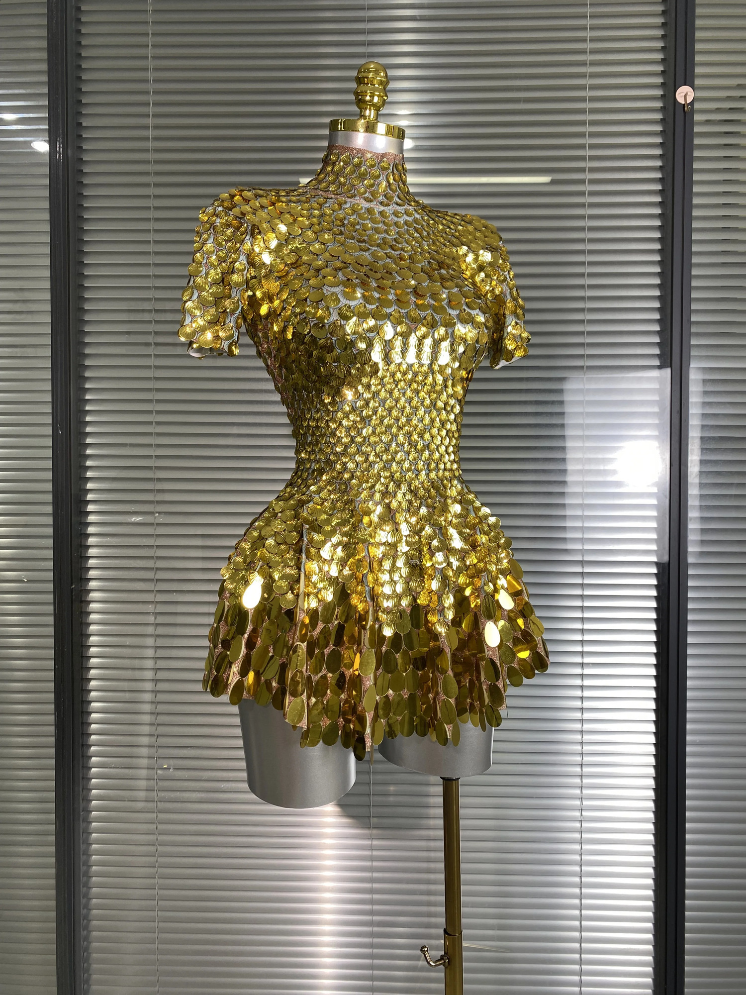 Women Sexy Short Sleeve Stretched Gold Silver Mini Dress Sparkly Sequins Performance Costume Stage Dancer Night Club Party 260625 - view 5