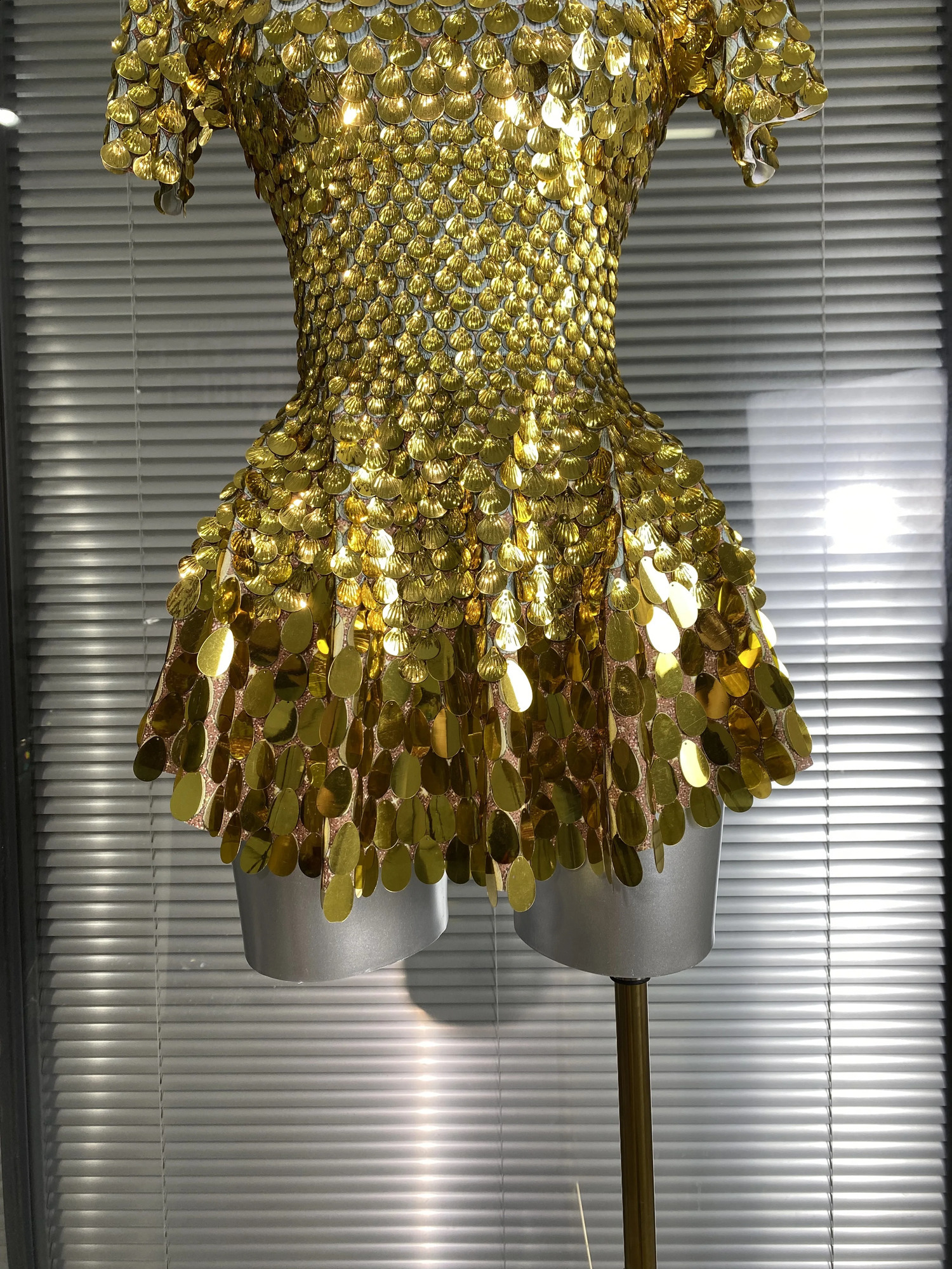 Women Sexy Short Sleeve Stretched Gold Silver Mini Dress Sparkly Sequins Performance Costume Stage Dancer Night Club Party 260625 - view 4