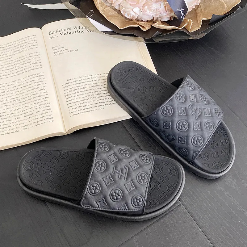 Summer New Designer Slippers Home Anti slip Soft Bottom Outdoor Casual Sandals for Women