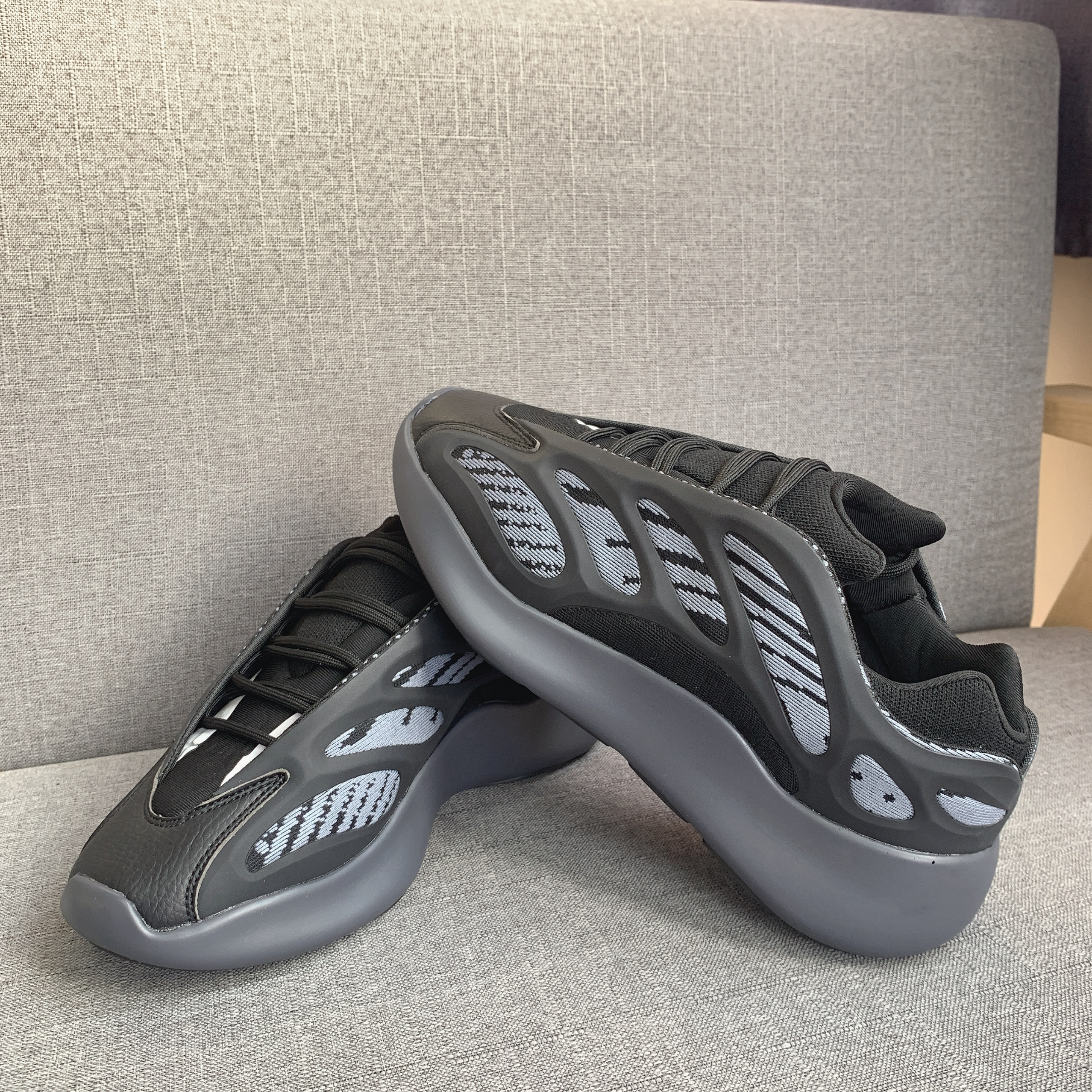 Luxury Running Shoes Fashionable and comfortable sports shoes soft and skin friendly lightweight and breathable trendy sports shoes Free shipping
